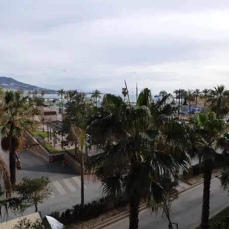 En Puerto De *