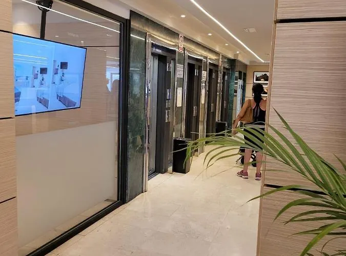 En Pyr Puerto Фуэнхирола